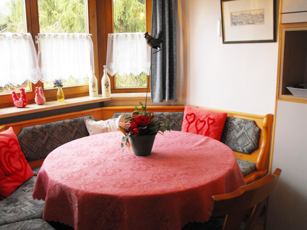 Der Esstisch in der Ferienwohnung in Oberstdorf